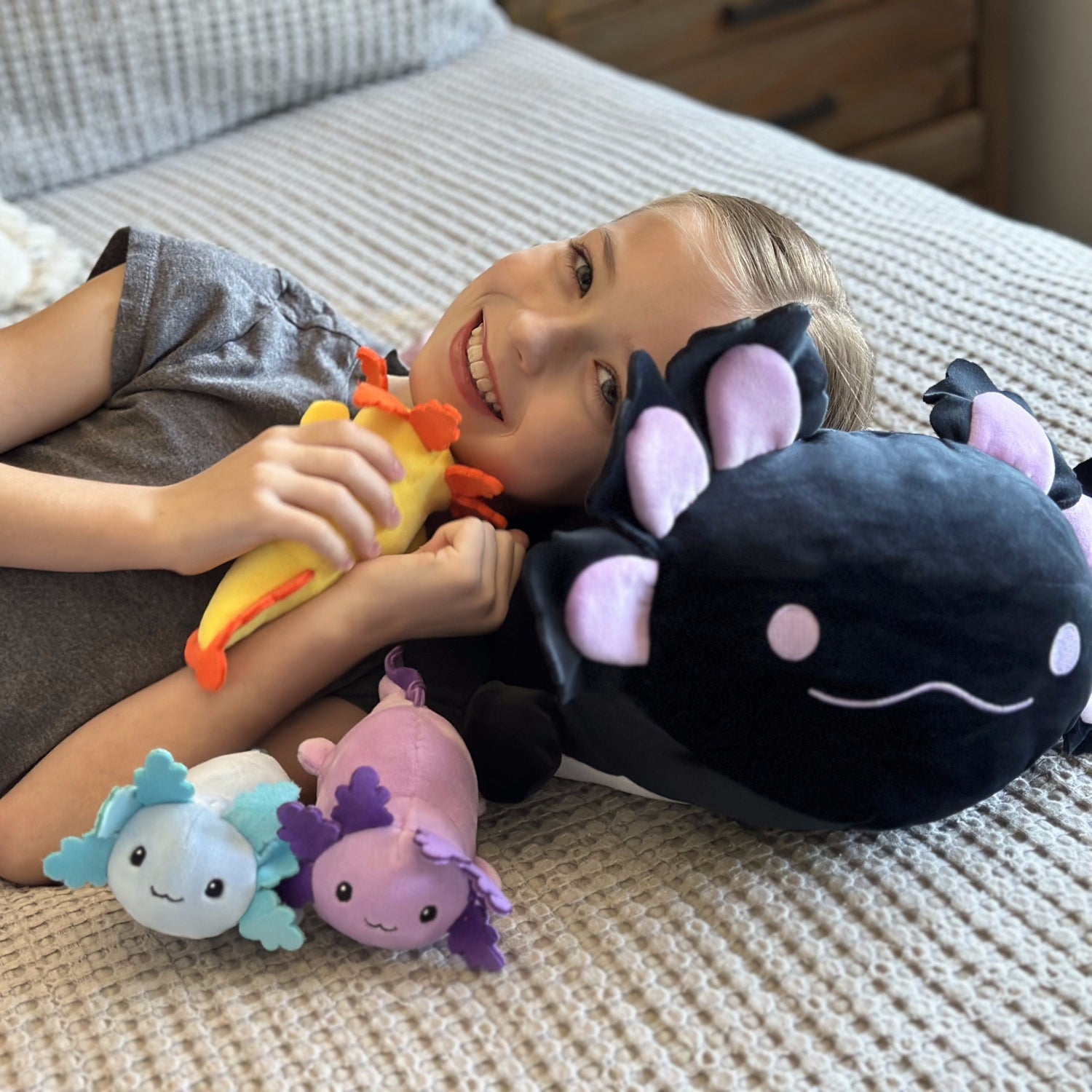 Peluche Axolotl avec 3 bébés, 23,5 pouces