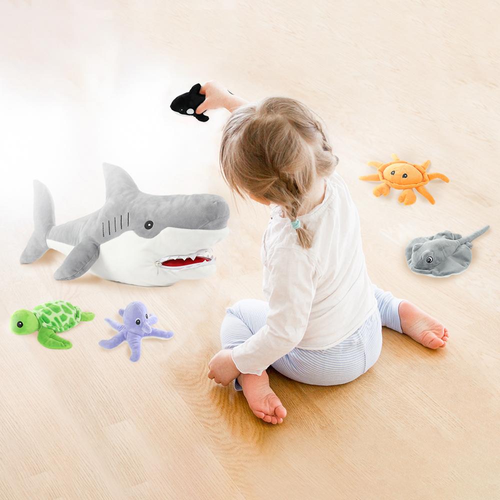 Requin blanc avec 5 petites créatures marines, 23 pouces